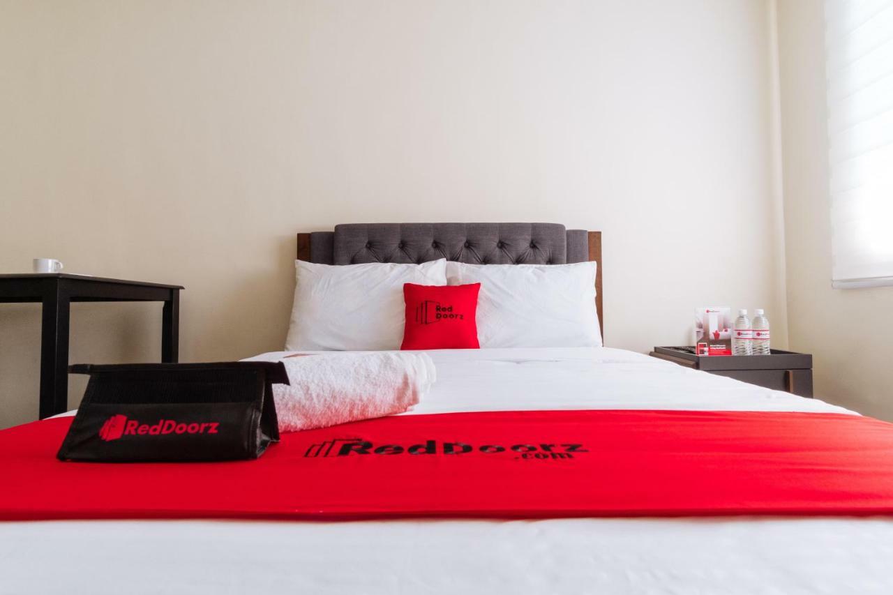 Reddoorz Premium @ Vista Heights Legarda Hotell Manila Eksteriør bilde