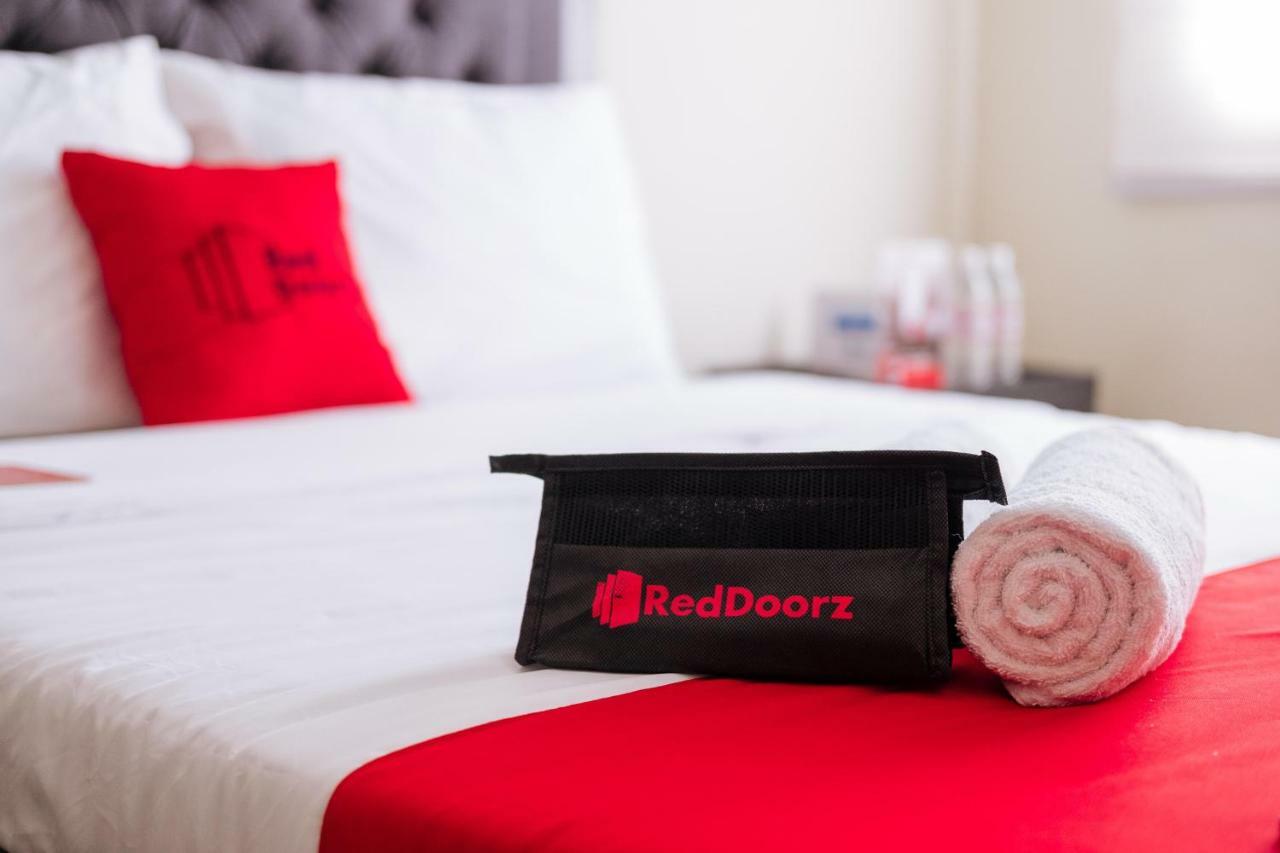 Reddoorz Premium @ Vista Heights Legarda Hotell Manila Eksteriør bilde